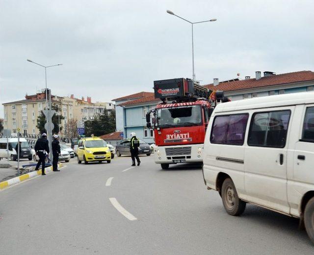 Trafik Ekiplerinden Kavşak Uygulaması