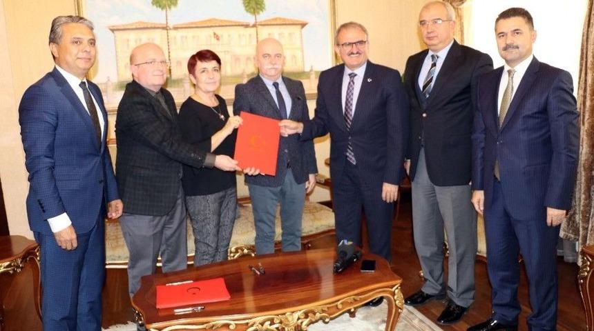 Babalarının &lsquo;okul&rsquo; Vasiyetini Yerine Getirdiler