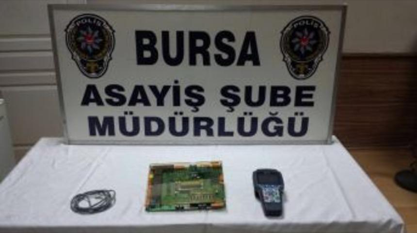 &Ccedil;aldığı Malzemeleri Sosyal Medyadan Satışa &Ccedil;ıkarınca Yakayı Ele Verdi