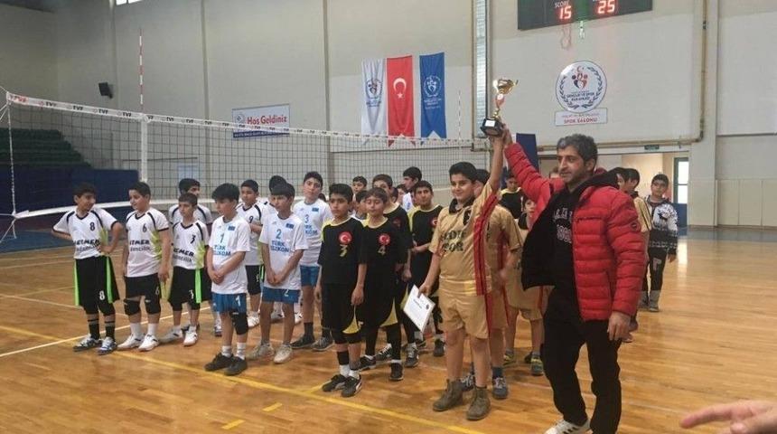 Mini Voleybol Turnuvasının Şampiyonu Yavuz Selim Ortaokulu Oldu
