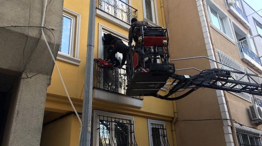 Narkotik Polisleri Eve İtfaiye Merdiveniyle Girdi