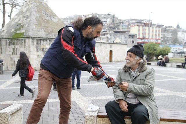 Kahramanmaraş Polisi Cuma Namazı Çıkışı Broşür Dağıttı