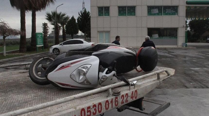 Kamyona &Ccedil;arptı, Otomobilin Altında Kalarak Can Verdi