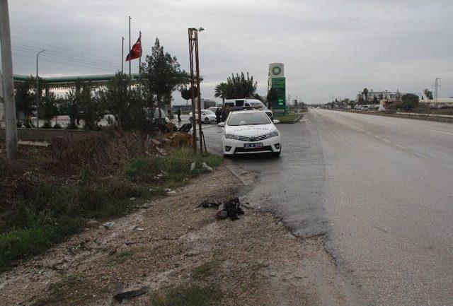 Kamyona Çarptı, Otomobilin Altında Kalarak Can Verdi