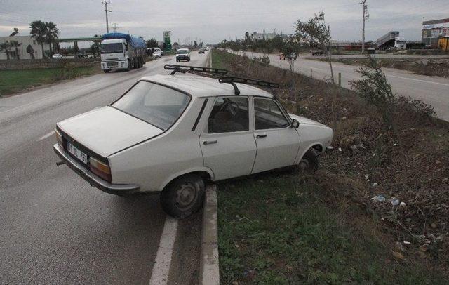 Kamyona Çarptı, Otomobilin Altında Kalarak Can Verdi