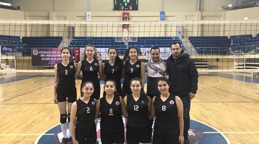 Bilecik Belediyesi Yıldız Kızlar Voleybol Takımı İlk Ma&ccedil;ında Rakibine Set Vermedi