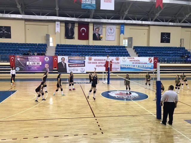 Bilecik Belediyesi Yıldız Kızlar Voleybol Takımı İlk Maçında Rakibine Set Vermedi