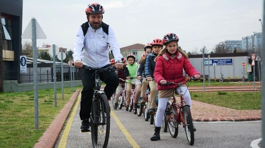 Bir Yılda 7 Bin 500 Öğrenciye Bisiklet Eğitimi Verildi