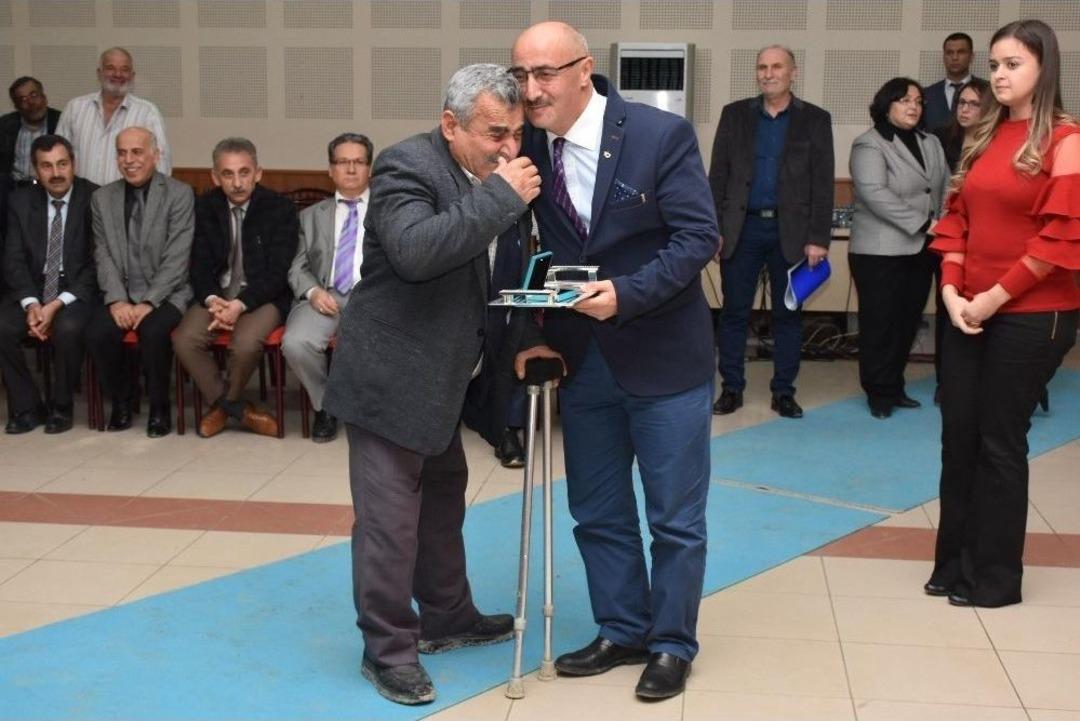 Prefabrik Konutuna Kavuşan Depremzede G&ouml;zyaşlarını Tutamadı