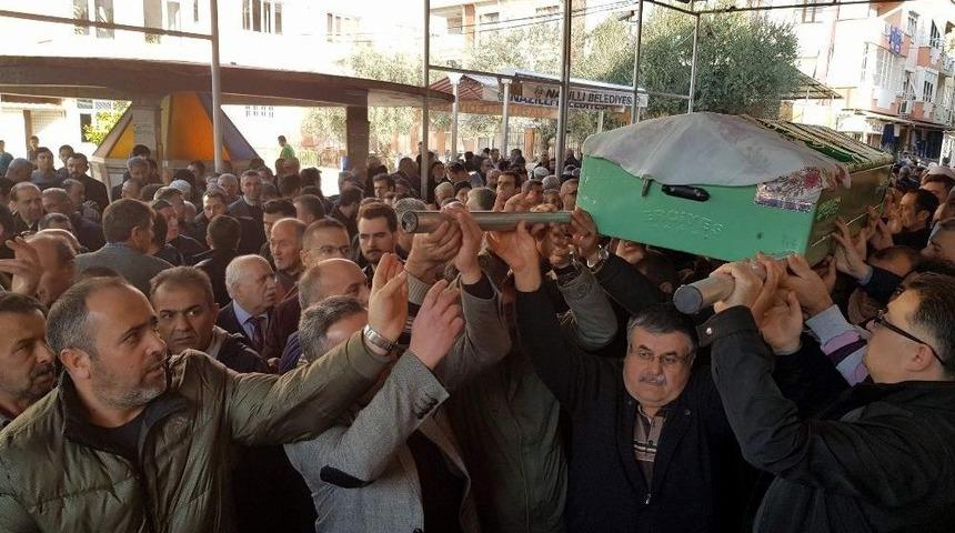 Kaybolduktan 20 Gün Sonra Ölü Olarak Bulunan Kadın Son Yolculuğuna Uğurlandı