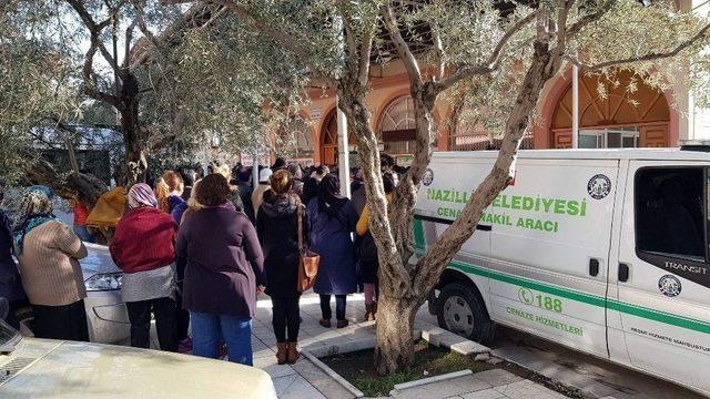 Kaybolduktan 20 Gün Sonra Ölü Olarak Bulunan Kadın Son Yolculuğuna Uğurlandı