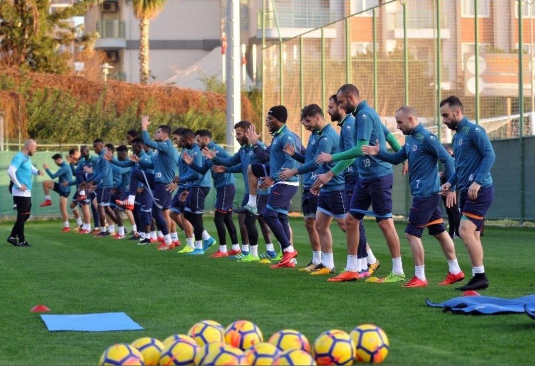 Alanyaspor İkinci Yarı Hazırlıklarını S&uuml;rd&uuml;rd&uuml;