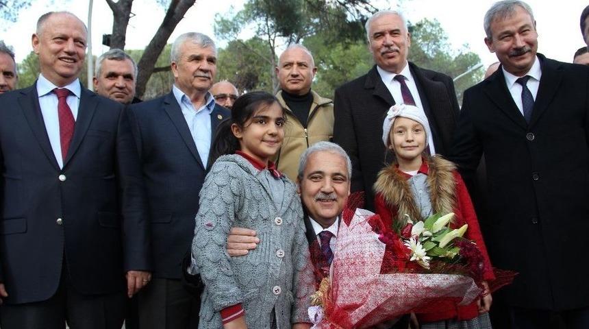 Vali G&uuml;ven&ccedil;er Ve Protokol&uuml;n G&uuml;l&uuml;mseten Anları