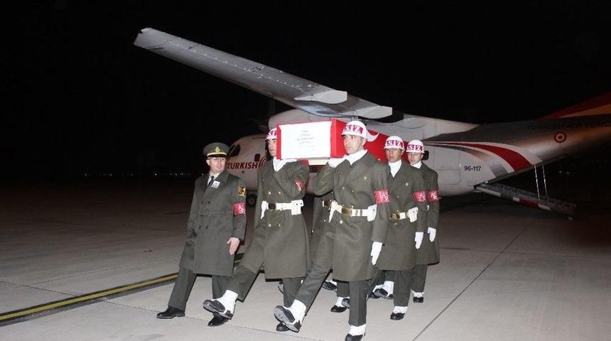 Şehit Askerin Cenazesi Erzincan&rsquo;a Getirildi