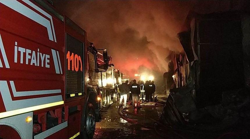 Samsun&rsquo;daki Mobilya Mağazasının Deposundaki Yangın S&ouml;nd&uuml;r&uuml;ld&uuml;