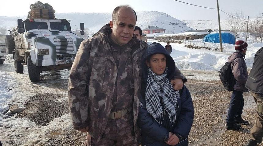 Hem Ter&ouml;r&uuml; Bitirdi, Hem G&ouml;n&uuml;lleri Fethetti