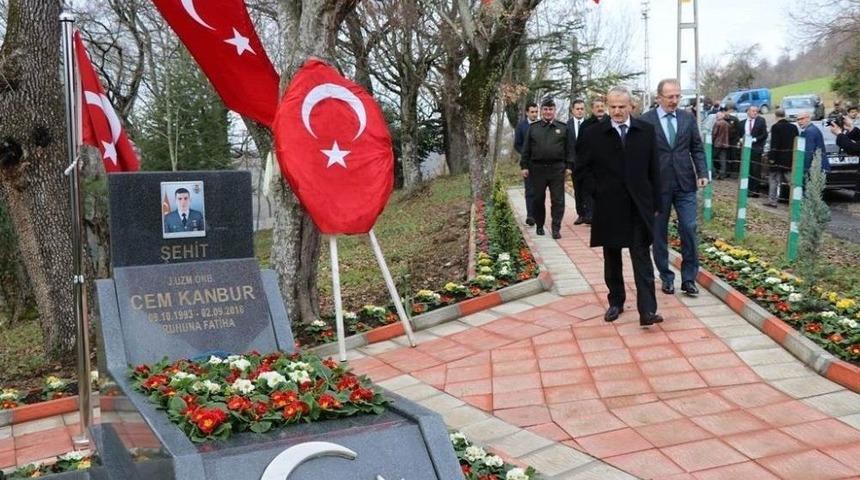 Şehit Jandarma Uzman Onbaşı Cem Kanbur Yeni Yapılan Kabri Başında Dualarla Anıldı
