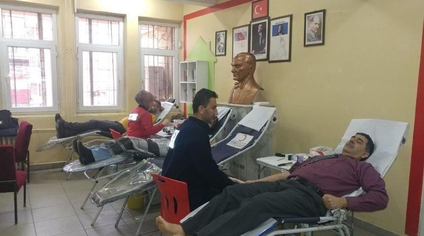 Kızıltepe Halk Eğitim Merkezinde Kızılay&rsquo;a Kan Bağışı