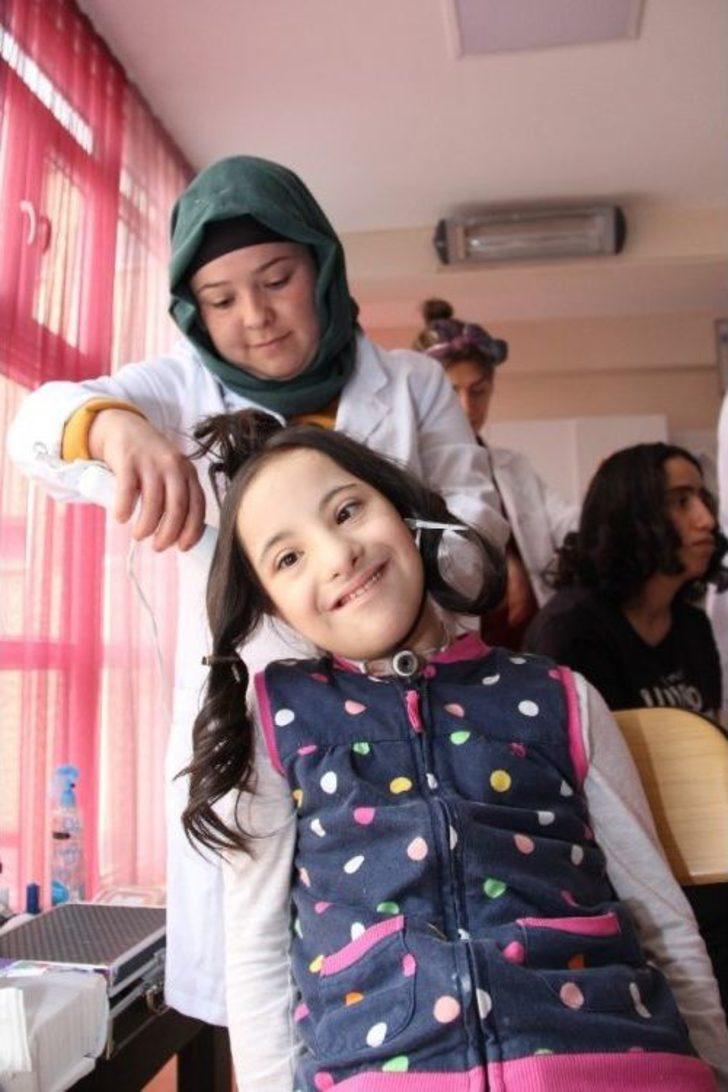 (özel Haber) Özel Öğrencilerin Saç Bakımı Sevinci G5