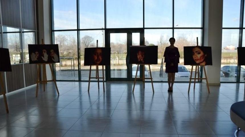 Biga&rsquo;da &rsquo;kadına Şiddete Hayır&rsquo; Temalı Fotoğraf Sergisi