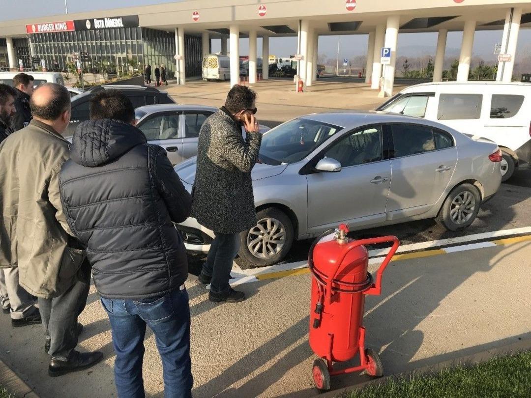 Aracında Donarak &Ouml;ld&uuml;