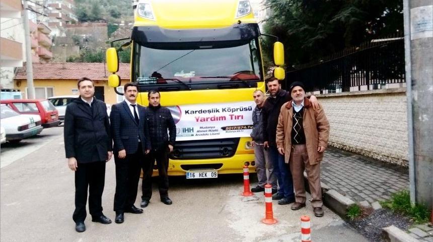 &Ouml;ğrencilerden Suriye&rsquo;ye Yardım Tır&rsquo;ı