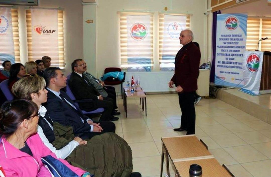 Iaaf &Ccedil;ocuk Atletizmi Antren&ouml;rleri Eğitiliyor