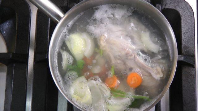 Tavuk suyu nasıl yapılır?