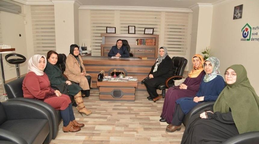 Diyarbakır B&uuml;y&uuml;kşehir Belediye Başkanı Cumali Atilla&rsquo;nın Eşi L&uuml;tfiye Atilla&rsquo;dan Derneklere Ziyaret