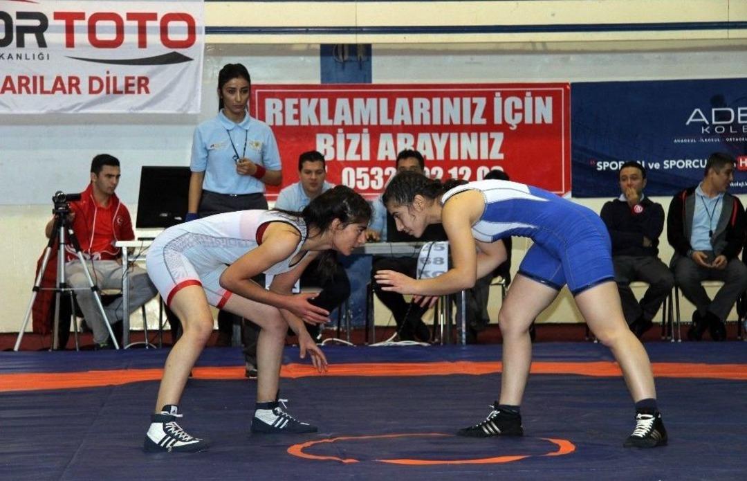 T&uuml;rkiye Kadınlar G&uuml;reş Şampiyonası Tekirdağ&rsquo;da Başladı