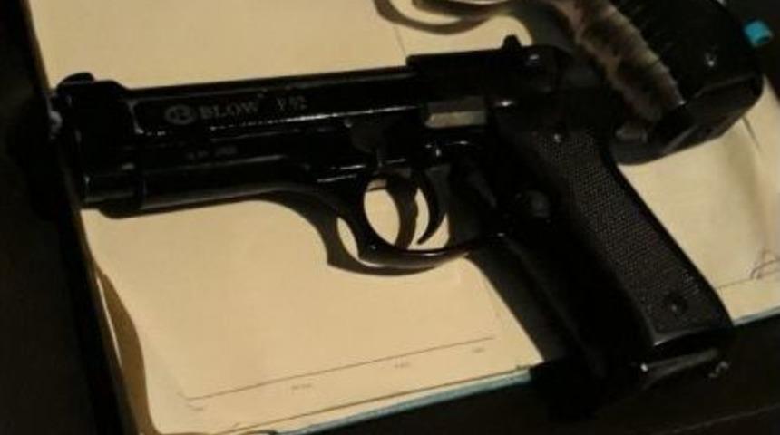 Diyarbakır&rsquo;daki Uygulamada &Uuml;&ccedil; Kurusıkı Tabanca Ele Ge&ccedil;irildi