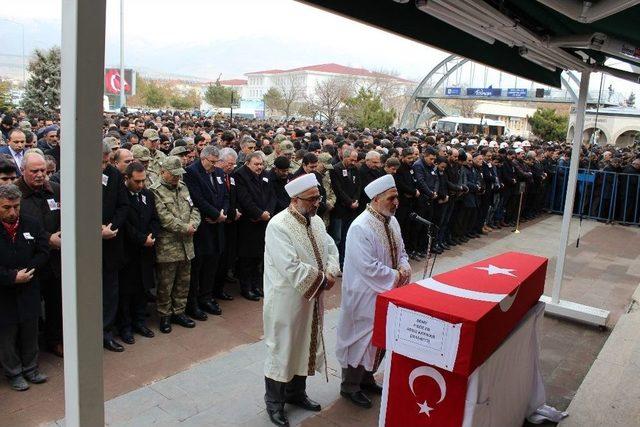 Şehit Er Adem Akpınar, Erzincan’da Son Yolculuğuna Uğurlandı