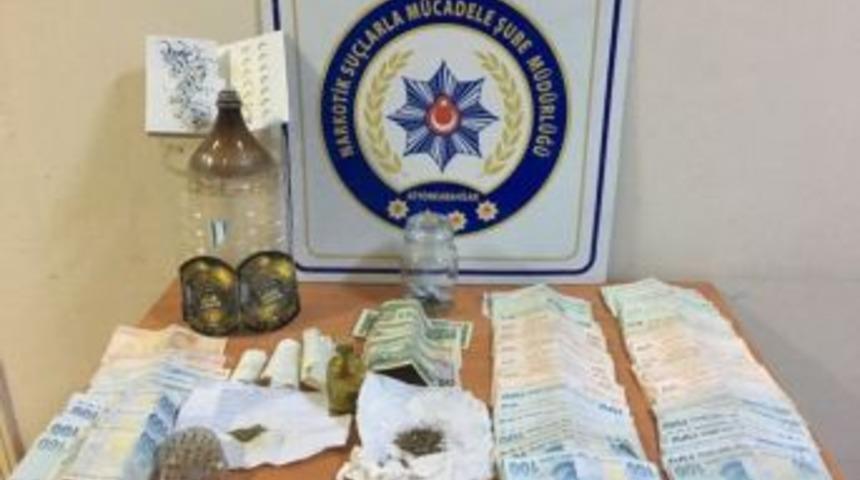 Zehir Tacirleri 11 Bin 400 Tl Para Ve Dolar İle Yakalandı