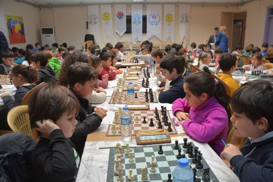 Efeler&rsquo;de Satran&ccedil; Turnuvası Heyecanı Başladı