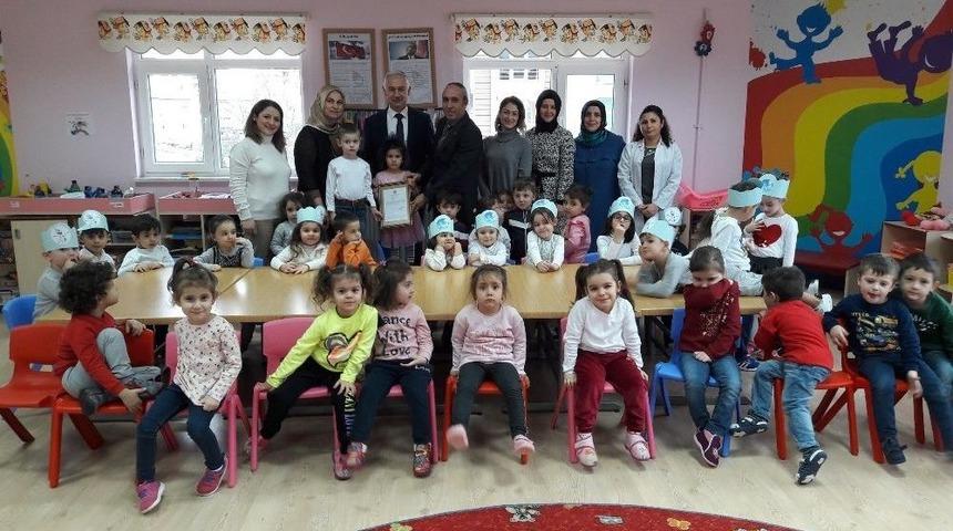 Anaokulu &Ouml;ğrencilerinden Mehmet&ccedil;ik Vakfına Bağış