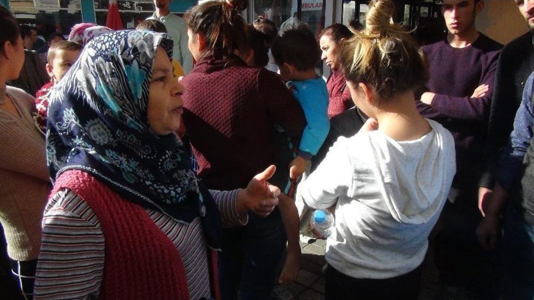 &Ccedil;akmakla Oynayan &Ccedil;ocuk Evi Yaktı: 4 Yaralı