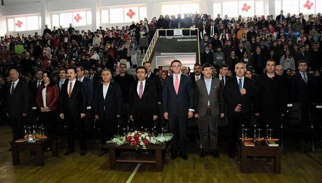 Bir Kitap Bin Dünya Projesi Kapsamında Öğrencilere Binlerce Kitap Hediye Verildi