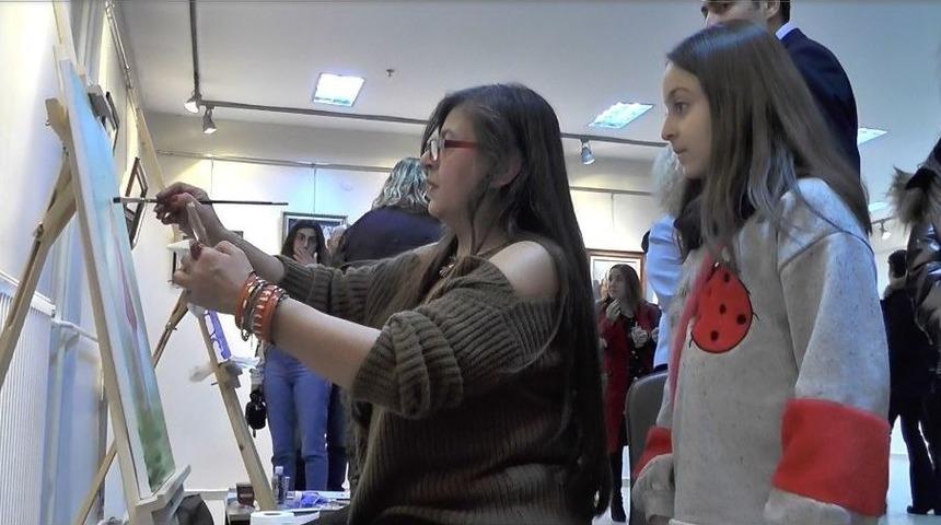 Sanatseverleri Buluşturan Sergi