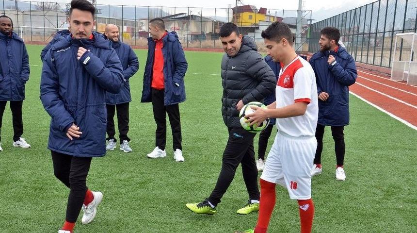 Balona R&ouml;vaşata Attı, Elbistanspor&rsquo;a Transfer Oldu