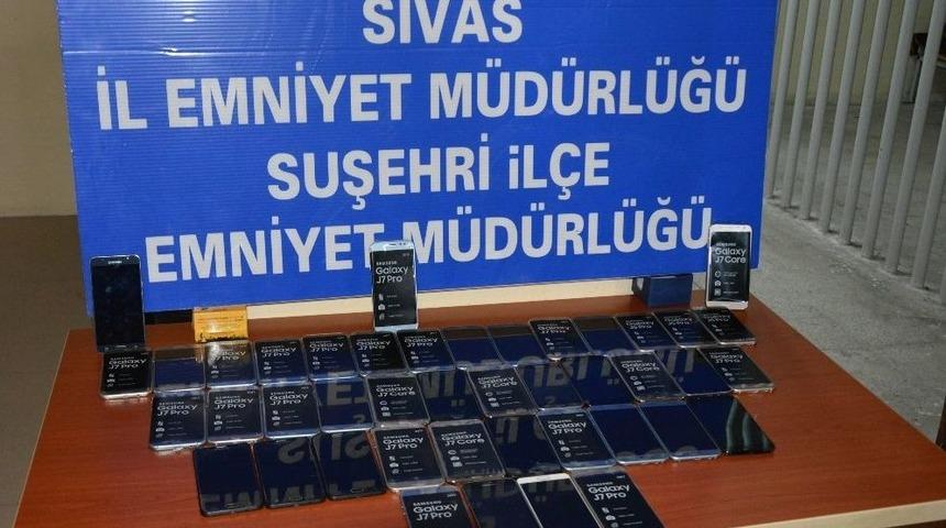 43 Adet G&uuml;mr&uuml;k Ka&ccedil;ağı Cep Telefonu Ele Ge&ccedil;irildi