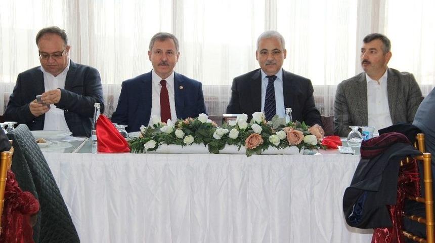 Manisa&rsquo;da T&uuml;rk Dilinin &Ouml;nemi Konuşuldu