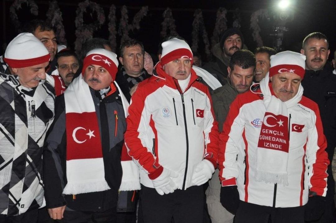 103. Yıl D&ouml;n&uuml;m&uuml;nde Meşaleli Kayak G&ouml;sterisi