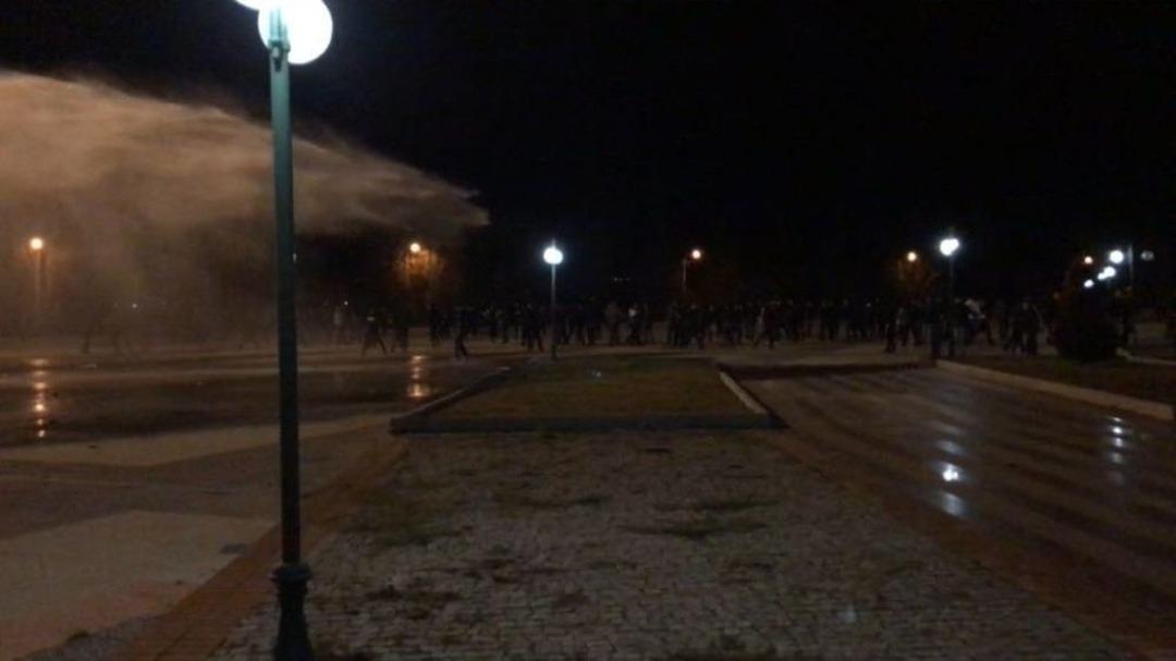 Biletli Taraftar Salona Giremedi, Polis Toma İle M&uuml;dahale Etti