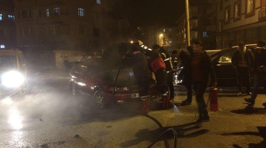 Seyir Halindeki Otomobil Alev Aldı