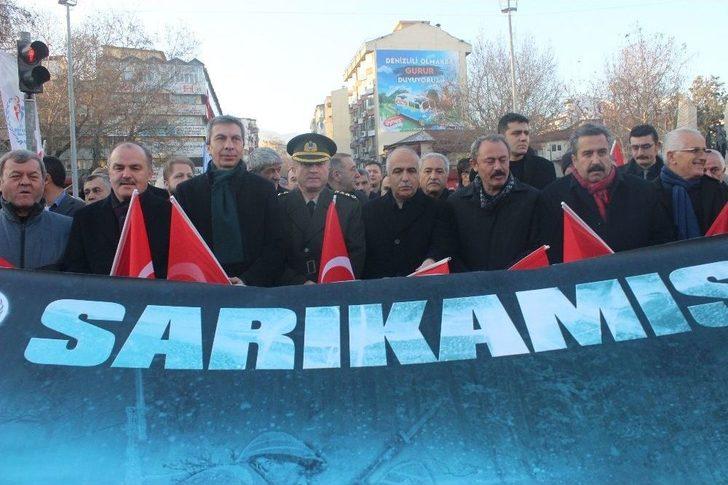 Sarıkamış Harekatı’nı Dev Türk Bayrağı Taşıyarak Andılar G2