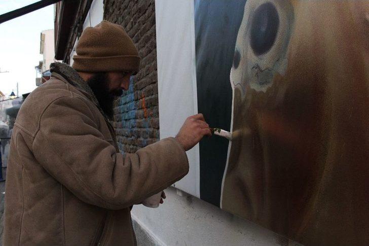 Şehri Grilikten Kurtarmanın Yolu Sokaklarını Boyamak G1