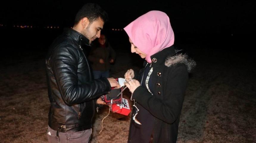 Kız Arkadaşına Aşıklar Tepesinde Evlilik Teklifi Etti