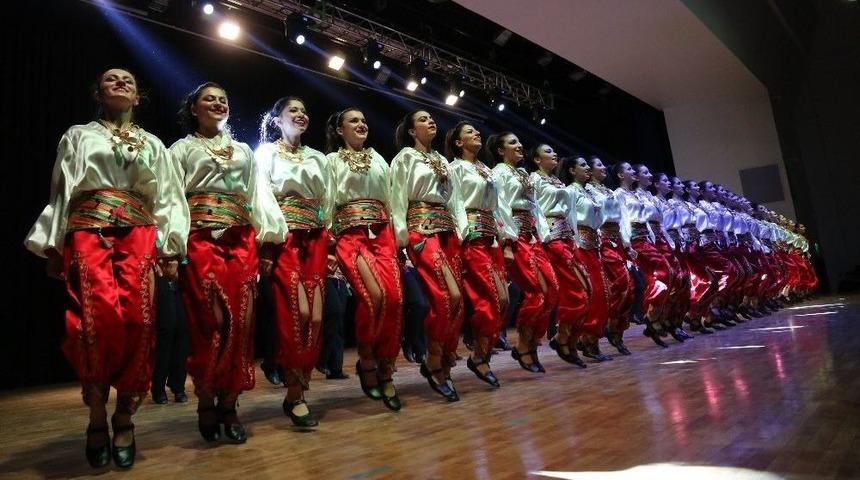 Hoy-tur’dan Renkli Gösteri