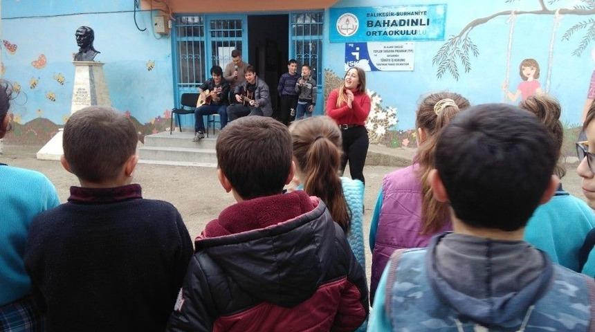 Burhaniye&rsquo;de Kardeş Okul Projeleri Meyvelerini Veriyor