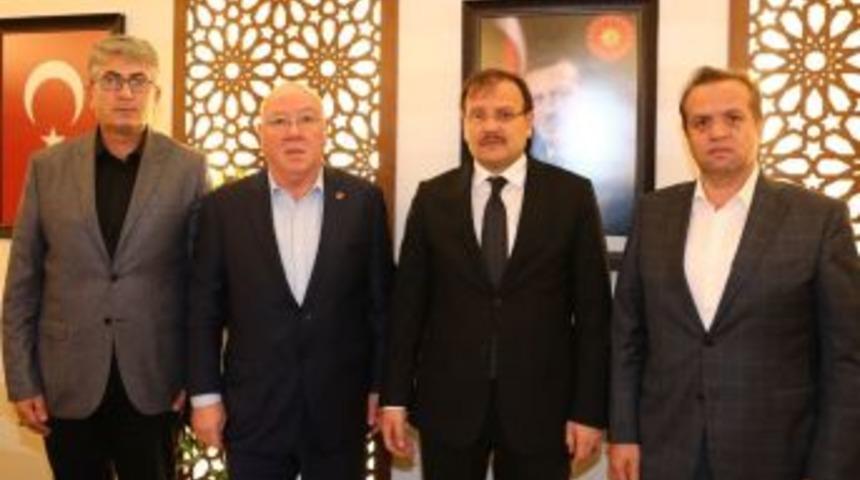 Başbakan Yardımcısı &Ccedil;avuşoğlu Yerel Basının Sorunlarını Dinledi